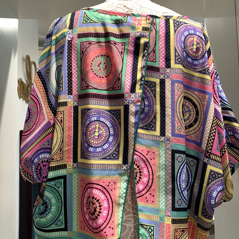 Colorful open back blouse - Picture 4 of 5